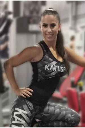 Félig carbon mintás fekete trikó