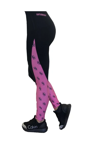 Térdvágott hosszúnadrág pink KB mintás betéttel Térdvágott hosszúnadrág pink KB mintás betéttel